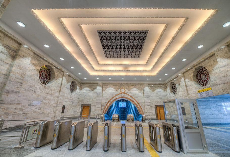 Elmlər Akademiyası metrostansiyası