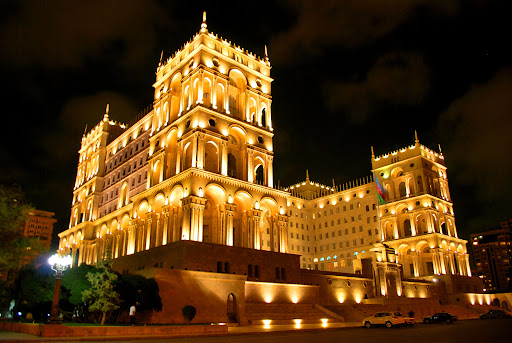 Hökumət Evinin siyasi dili